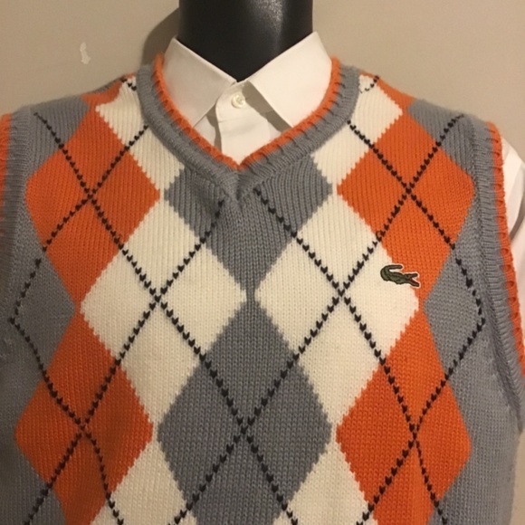 🔥🔥VINTAGE LACOSTE VEST SWEATER SIZE LARGE, SEE PICTURES, ONE SNAG ON BACK - Picture 2 of 3